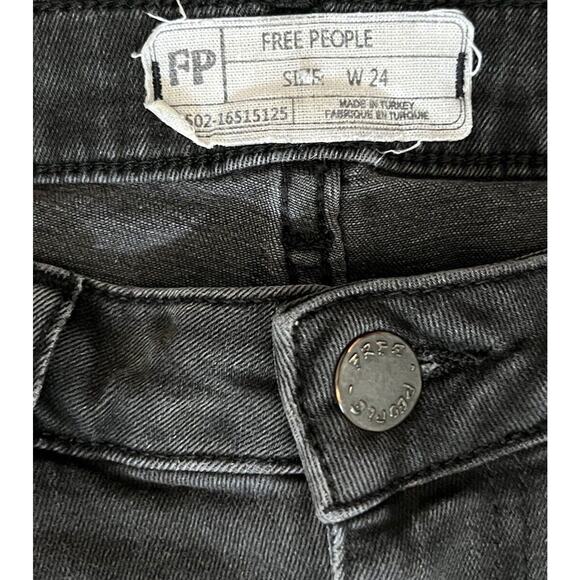 Free People Great Heights Frayed Skinny Cropped Jean in washed Black Sz 24 - Picture 5 of 8